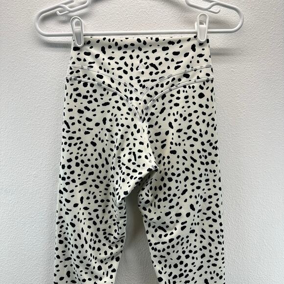 Vitality Kingdom Collection Snow Leopard Leggings Size Small - Picture 3 of 10